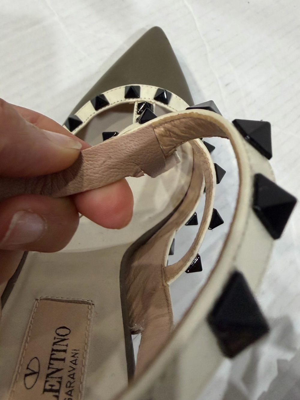 Valentino Garavani Olive Pointed-Toe T-Strap Rockstud Flats with Ivory Trim 6.5 - Picture 8 of 8